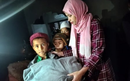 নড়াইলে এতিম শিশুদের মাঝে কম্বল বিতরণ