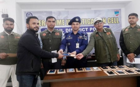 নড়াইলে হারানো মোবাইল ফোন ফিরে পেলেন ২০ জন