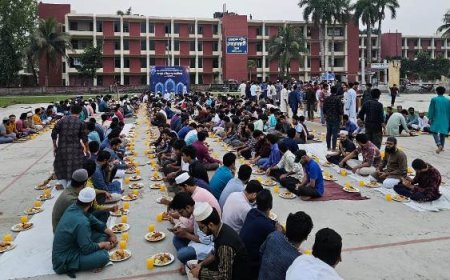বাকৃবিতে একত্রে ইফতার করলেন ছয় শতাধিক শিক্ষার্থী