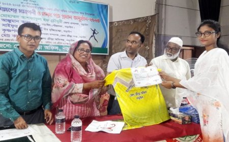 নড়াইলে অ্যাথলেটিক্স প্রশিক্ষণের সনদ ও জার্সি বিতরণ