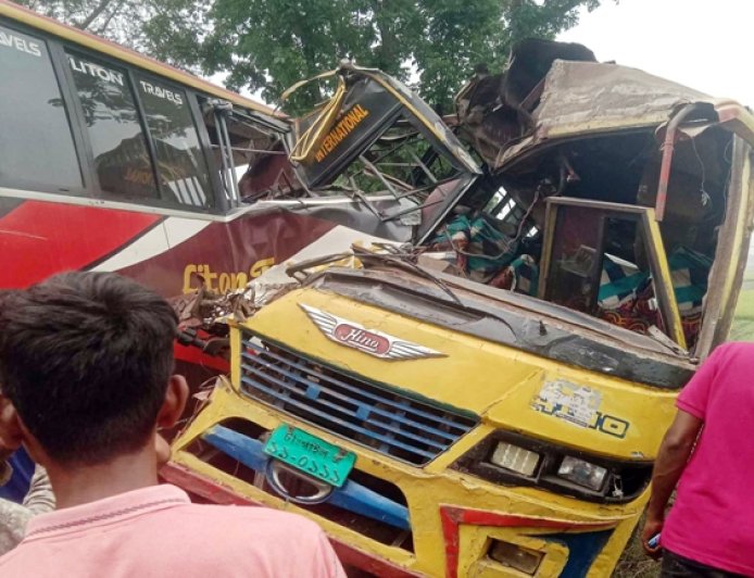 চাই রাস্তার উভয়পাশের জায়গা দখলকারীদের উচ্ছেদ  