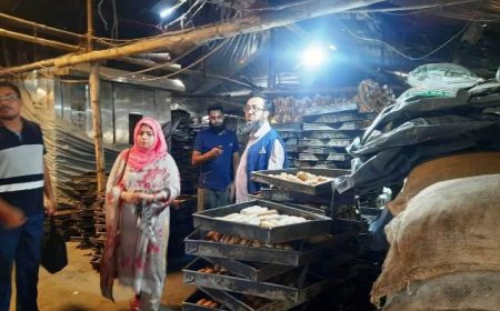 চারঘাটে অস্বাস্থ্যকর পরিবেশে পণ্য উৎপাদন করায় জরিমানা
