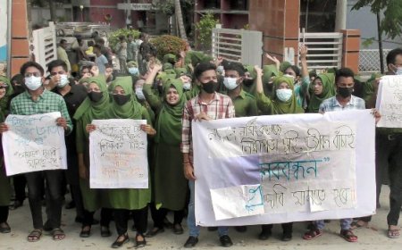 নার্সিং কলেজে সমস্যা নিরসনের দাবিতে শিক্ষার্থীদের বিক্ষোভ