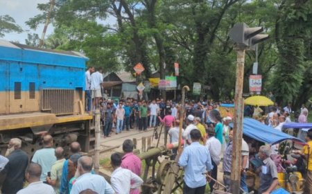 বাংলা ব্লকেডে বাকৃবিতে আবারও রেলপথ অবরোধ