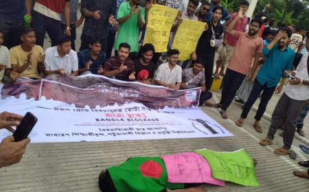 কোটা সংস্কারের দাবিতে ঢাকা-কুয়াকাটা সড়ক অবরোধ