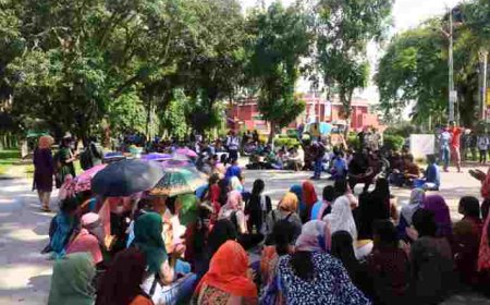 'ধিক্কার ধিক্কার, প্রশাসন ধিক্কার' স্লোগানে মুখরিত বাকৃবি