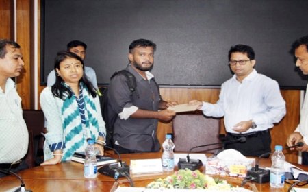 নড়াইলে সমাজসেবার ৬২ লাখ টাকার চেক প্রদান