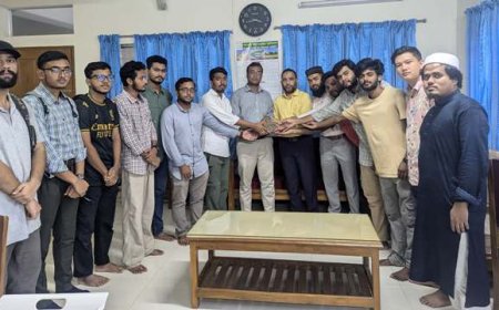 বন্যার্তদের সহযোগিতায় পবিপ্রবি শিক্ষার্থীরা