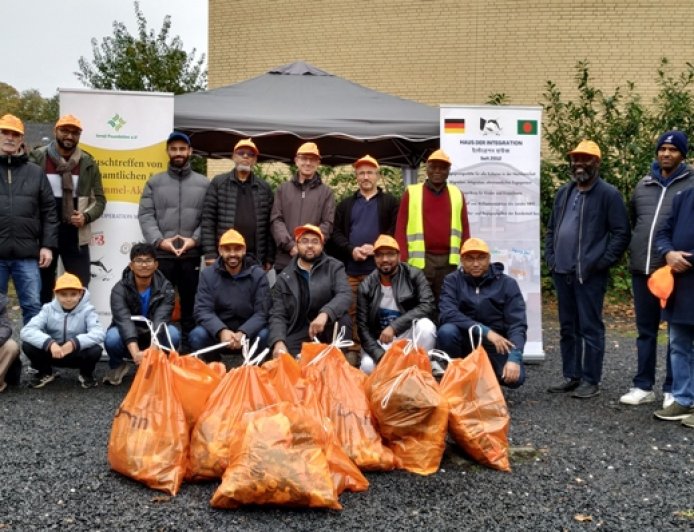 Mayor Dr Leonhardt Took Part in the Community Cleaning Event in Duisdorf