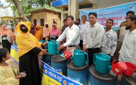 চাঁপাইনবাবগঞ্জে খামারিদের প্রশিক্ষণ ও সাইলেজ প্রযুক্তি বিতরণ