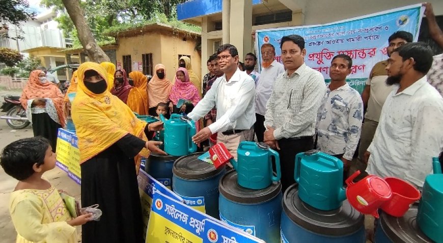 চাঁপাইনবাবগঞ্জে খামারিদের প্রশিক্ষণ ও সাইলেজ প্রযুক্তি বিতরণ