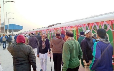 নড়াইল থেকে শুরু রেলযাত্রা, প্রথমদিনেই টিকিটের সংকট