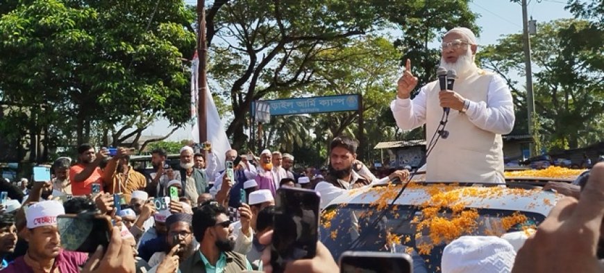 ‘বিগত সরকার সেবক হতে গিয়ে, মালিক বনে লুটপাট করেছে‘