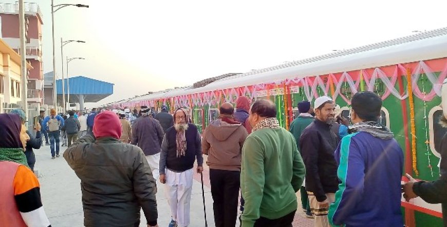 নড়াইল থেকে শুরু রেলযাত্রা, প্রথমদিনেই টিকিটের সংকট