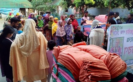 নড়াইলের দিঘলিয়া এলাকায় শীতার্তদের মাঝে কম্বল বিতরণ
