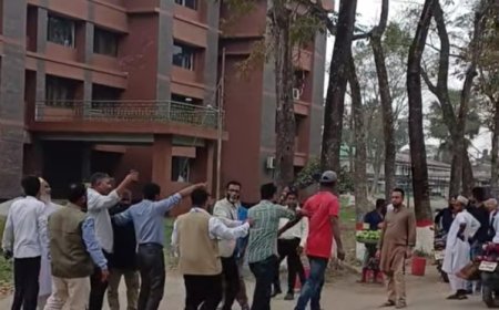 রাজনীতি নিষিদ্ধ পবিপ্রবিতে বিএনপির দুইগ্রুপের সংঘর্ষ