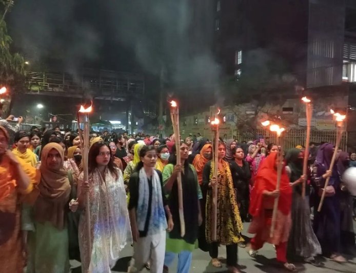 Torch procession in JnU demanding highest punishment for rapists