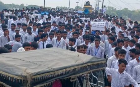চাঁপাইনবাবগঞ্জে পলিটেকনিক শিক্ষার্থীদের মহাসড়ক অবরোধ