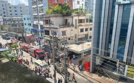 রাজশাহীর থিম ওমর প্লাজার আগুন নিয়ন্ত্রণে, অসুস্থ তিন জন