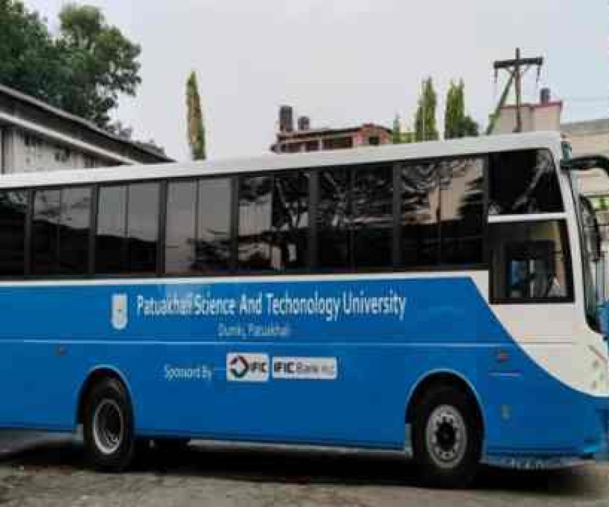 বাসের গায়ে একাধিক বানান ভুলে পবিপ্রবি শিক্ষক প্রশ্নবিদ্ধ