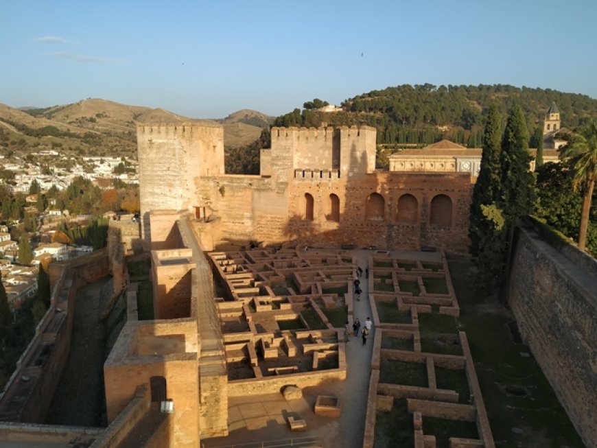 Glory of Granada: UNESCO World Heritage Alhambra and Generalife