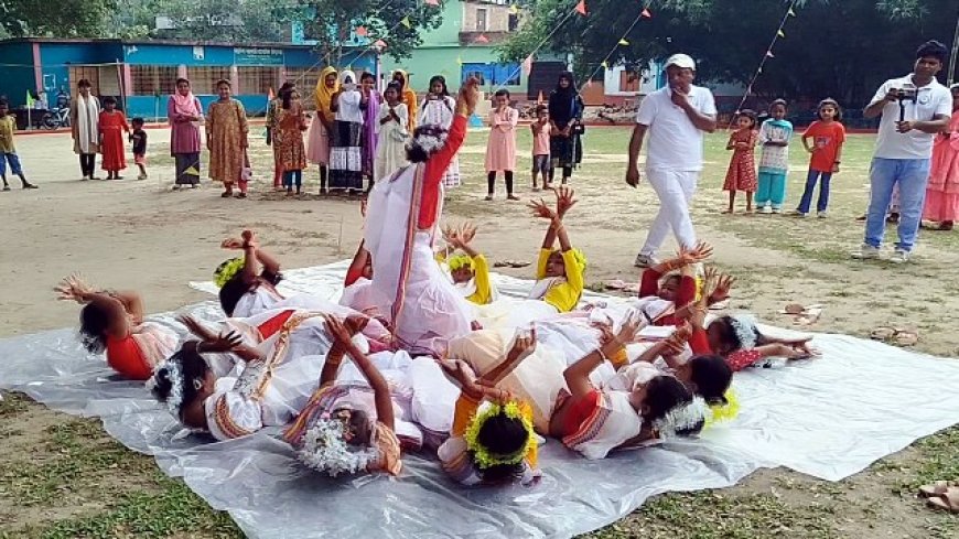 নড়াইলে ঈদ আনন্দে ক্রিকেট ও ফুটবল খেললেন বয়োবৃদ্ধরা!
