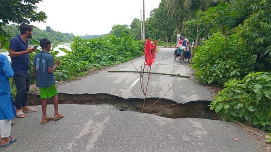 অতিবৃষ্টিতে বিচ্ছিন্ন লোহাগড়া-নহাটা-মাগুরা সড়ক