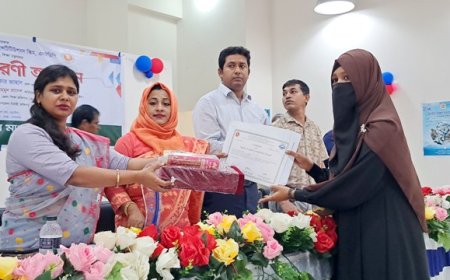 নড়াইলে মেধাবী শিক্ষার্থীদের ক্রেস্ট, সনদ ও সম্মানি প্রদান