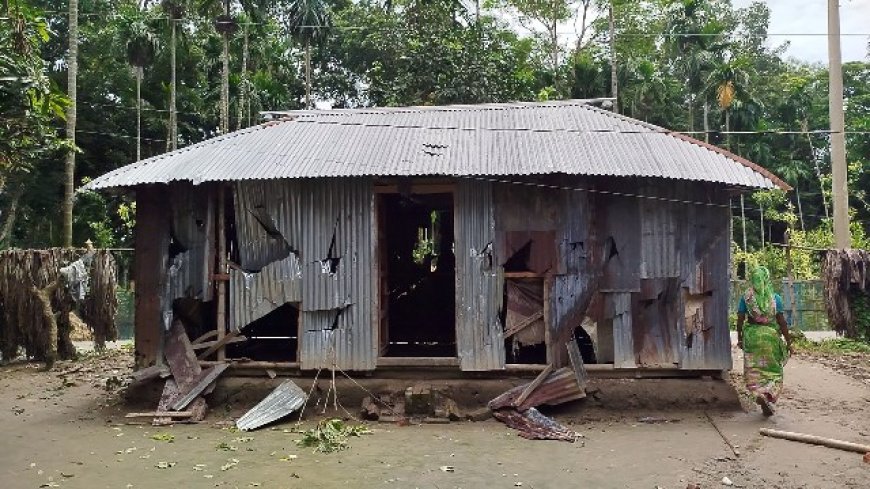 আ’লীগ নেতার নেতৃত্বে বিএনপি নেতাদের বাড়িঘর ভাঙচুর