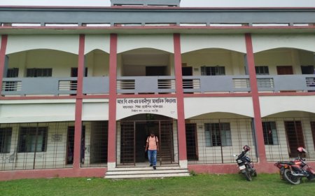 প্রধান শিক্ষক লাঞ্ছিত, সহকারী শিক্ষককে মারধরের অভিযোগ