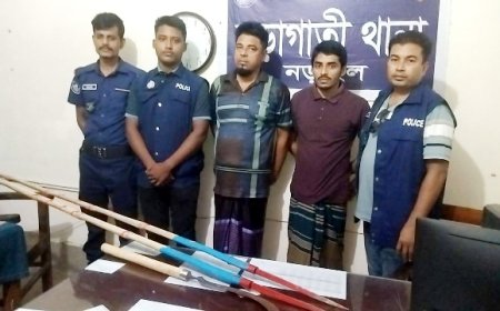 নড়াইলে বাবা-ছেলে গ্রেফতার, ধারালো অস্ত্র ও সড়কি উদ্ধার