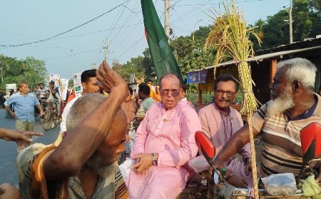 ভ্যানযোগে গণসংযোগ নড়াইল-২ আসনে মনোনয়ন প্রত্যাশী ফরহাদের
