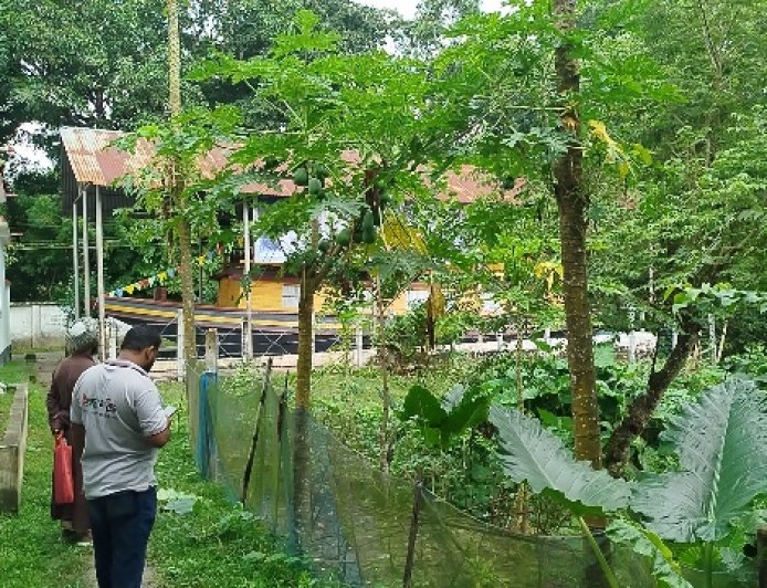 আগাছা ও জঙ্গলে পরিপূর্ণ ‘শিল্পী এস এম সুলতান ঘাট’