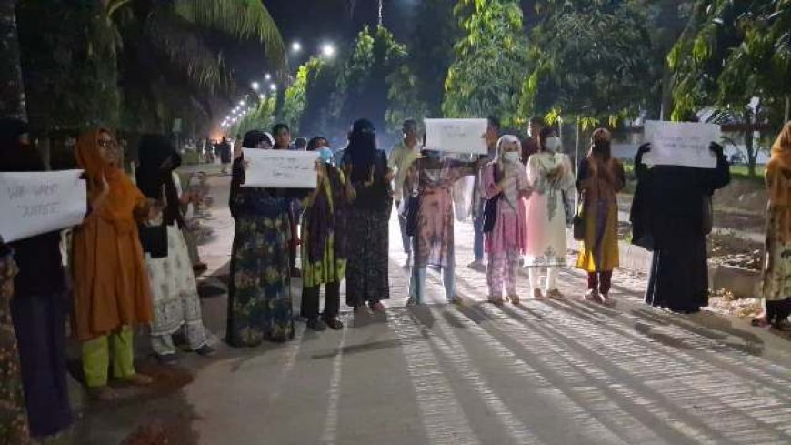 বাকৃবিতে নতুন হলে আসনের দাবিতে ছাত্রীদের বিক্ষোভ