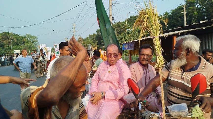 ভ্যানযোগে গণসংযোগ নড়াইল-২ আসনে মনোনয়ন প্রত্যাশী ফরহাদের