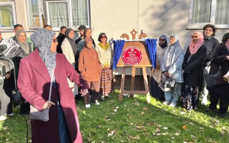 যুক্তরাজ্যে আয়ুব আলী মাস্টারের স্মরণে প্ল্যাক উন্মোচন