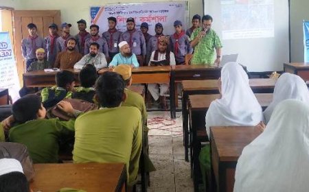 দুর্ঘটনা প্রতিরোধে মাদ্রাসা শিক্ষার্থীদের সচেতনতামূলক প্রশিক্ষণ