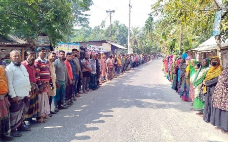 বণিক সমিতির দুই নেতাকে ফাঁসানোর প্রতিবাদে মানববন্ধন