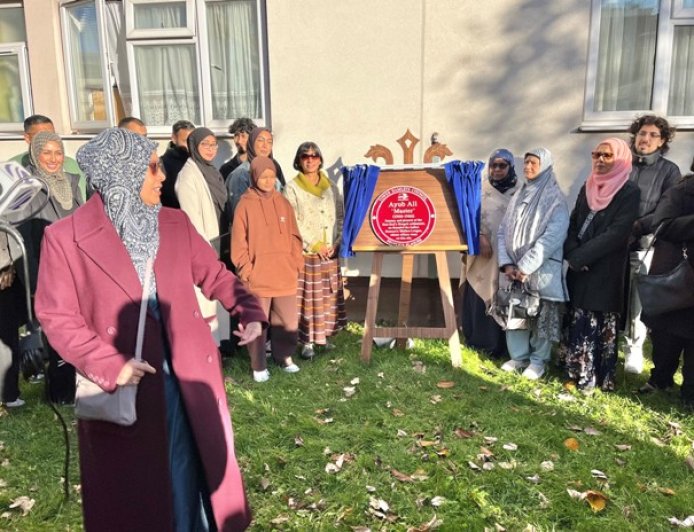 যুক্তরাজ্যে আয়ুব আলী মাস্টারের স্মরণে প্ল্যাক উন্মোচন