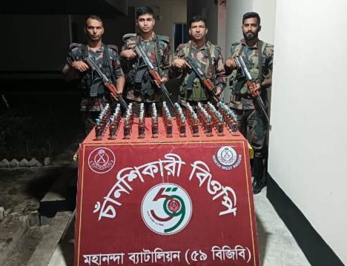 ভোলাহাট সীমান্তে অভিযানে ৮৯ বোতল ভারতীয় মদ জব্দ