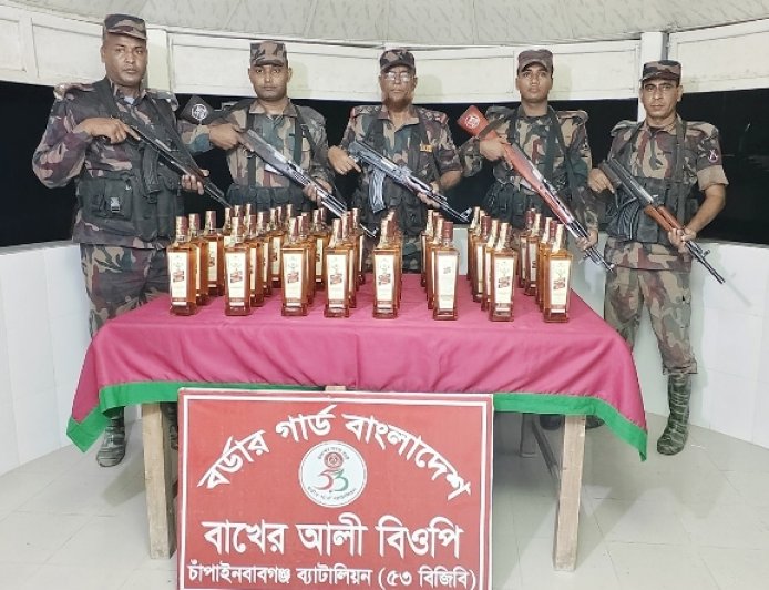 বিজিবির পৃথক অভিযানে মদ, নৌকা ও মোবাইল জব্দ