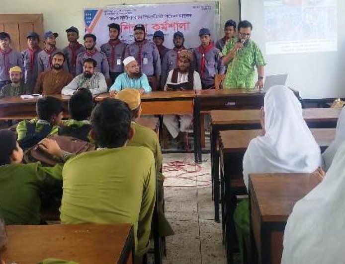 দুর্ঘটনা প্রতিরোধে মাদ্রাসা শিক্ষার্থীদের সচেতনতামূলক প্রশিক্ষণ