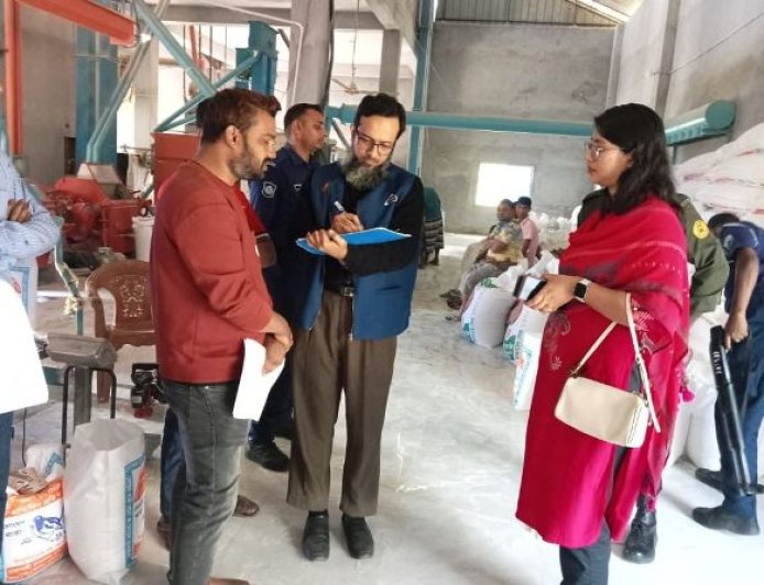 রাজশাহীতে বিএসটিআই’র লাইসেন্সবিহীন ফ্লাওয়ার মিলকে জরিমানা