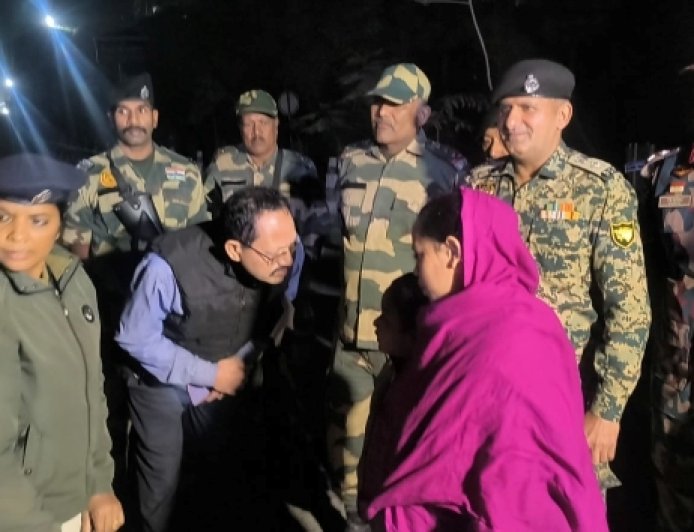 জোরপূর্বক সীমান্ত পুশইনের শিকার সোনালী ফিরলেন ভারতে