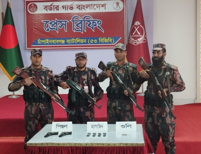 সীমান্তে চোরাচালানের সময় অস্ত্র ও গোলাবারুদ উদ্ধার