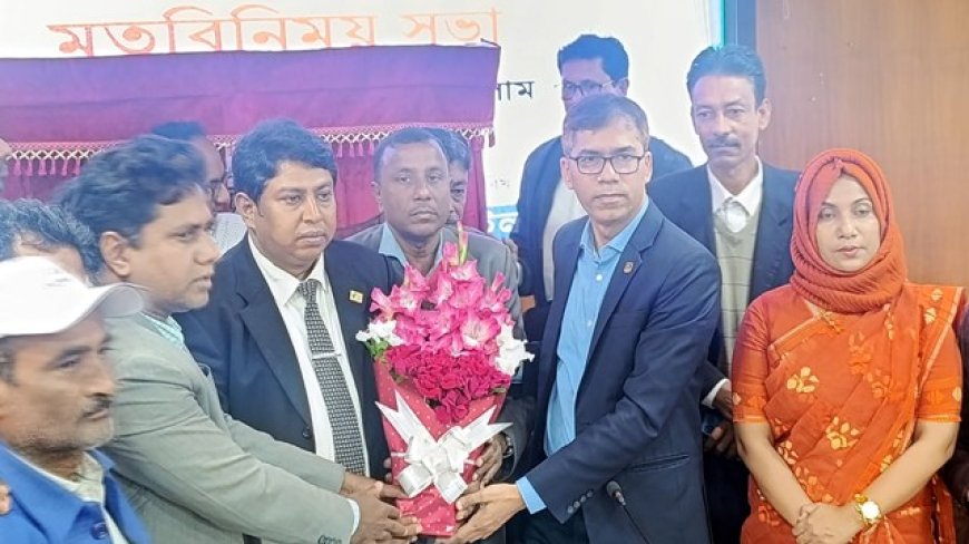 নড়াইলে সাংবাদিকদের সঙ্গে নতুন জেলা প্রশাসকের মতবিনিময়