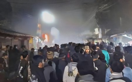 মধ্যরাতে বাকৃবিতে শিক্ষার্থীদের ওপর স্থানীয়দের হামলা, আহত ৫