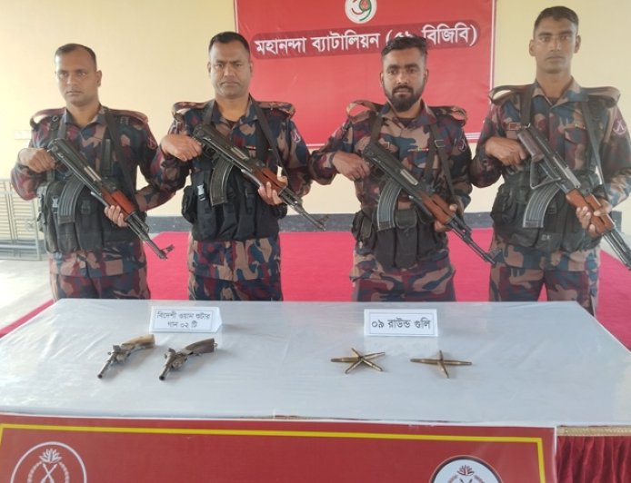 শিবগঞ্জ সীমান্তে বিজিবির অভিযানে গুলিসহ অস্ত্র উদ্ধার