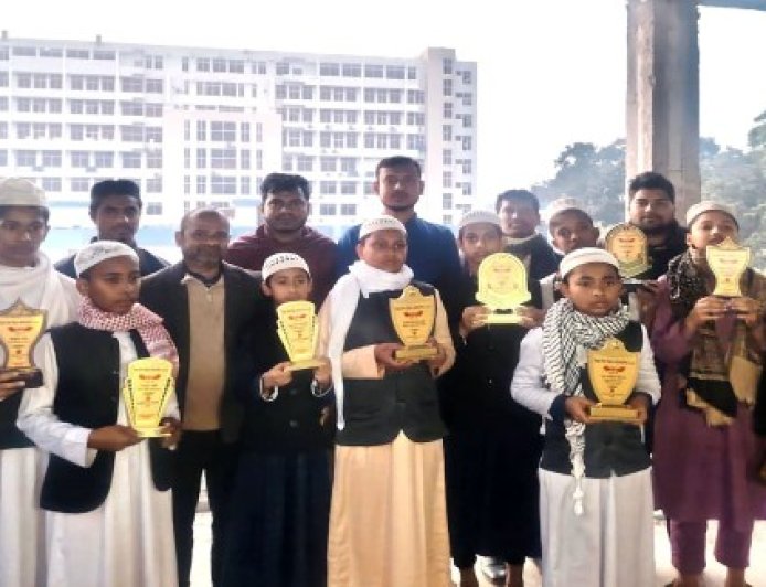 নড়াইলে কিরাত প্রতিযোগিতায় বিজয়ীদের মাঝে পুরস্কার বিতরণ