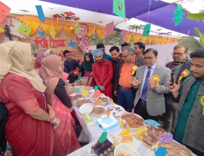 এক্সিম ব্যাংক কৃষি বিশ্ববিদ্যালয়ের উদ্যোগে পিঠা উৎসব